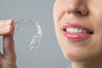 woman using invisalign in urbandale