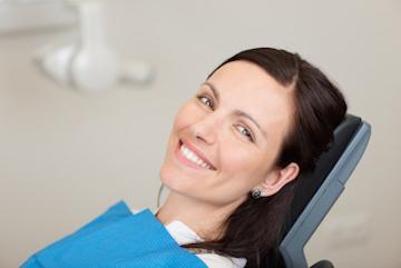 womat at dentist for periodontal appointment in urbandale