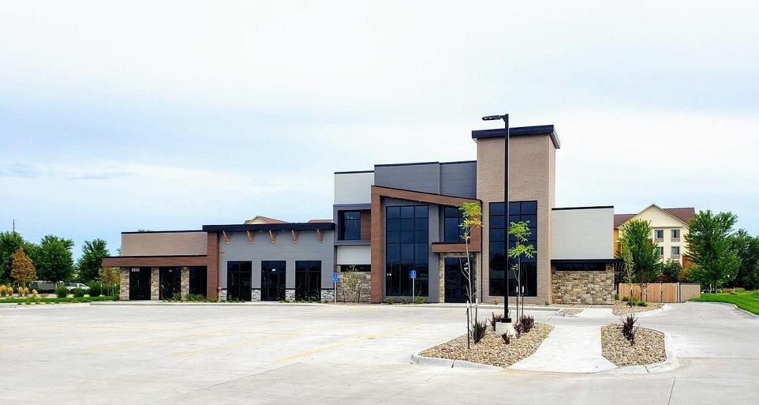 Exterior view of Urbandale and Johnston Iowa newest dentist office